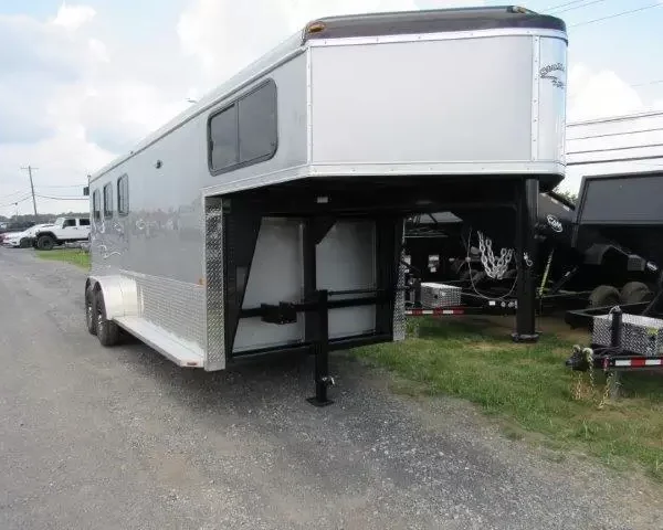 Homesteader Stallion 3 Horse Gooseneck Trailer Slant Load